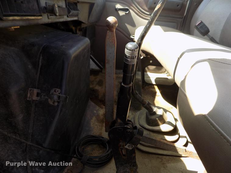 image for item DB9113 1999 International 4700 truck cab and chassis