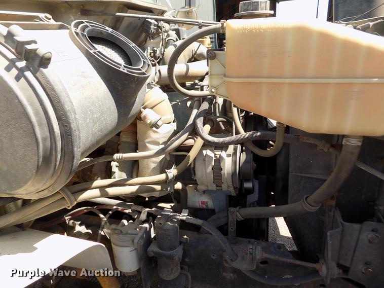 image for item DB9113 1999 International 4700 truck cab and chassis