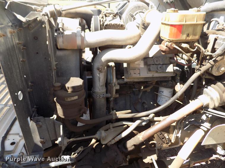 image for item DB9113 1999 International 4700 truck cab and chassis