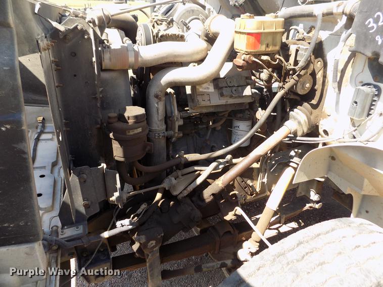 image for item DB9113 1999 International 4700 truck cab and chassis