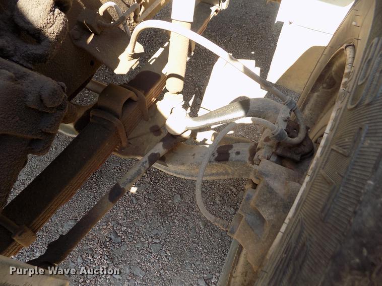 image for item DB9113 1999 International 4700 truck cab and chassis