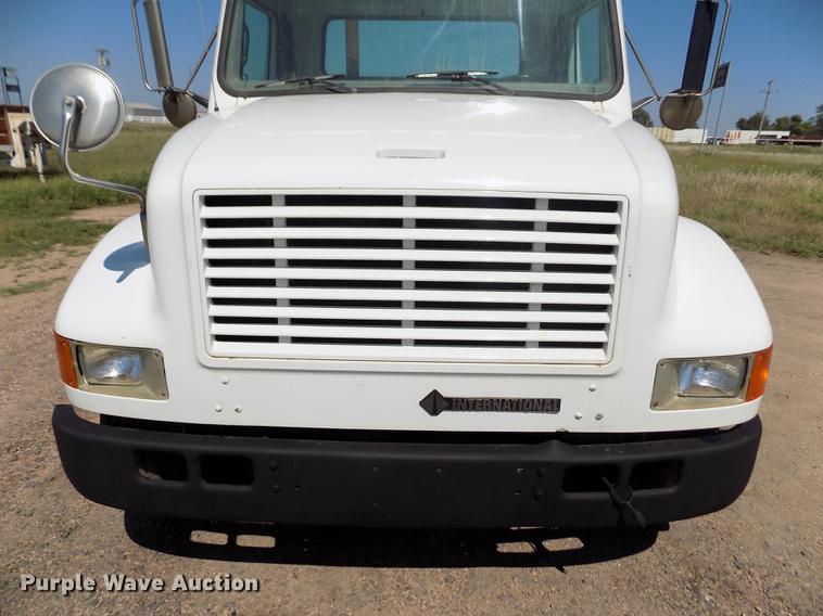 image for item DB9113 1999 International 4700 truck cab and chassis