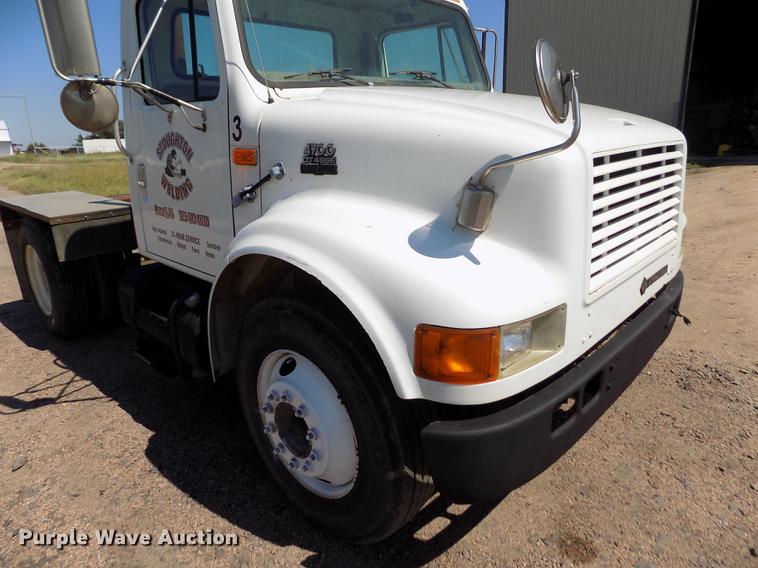 image for item DB9113 1999 International 4700 truck cab and chassis