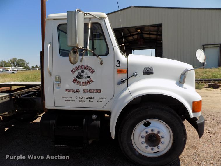 image for item DB9113 1999 International 4700 truck cab and chassis
