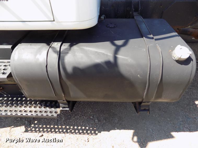 image for item DB9113 1999 International 4700 truck cab and chassis