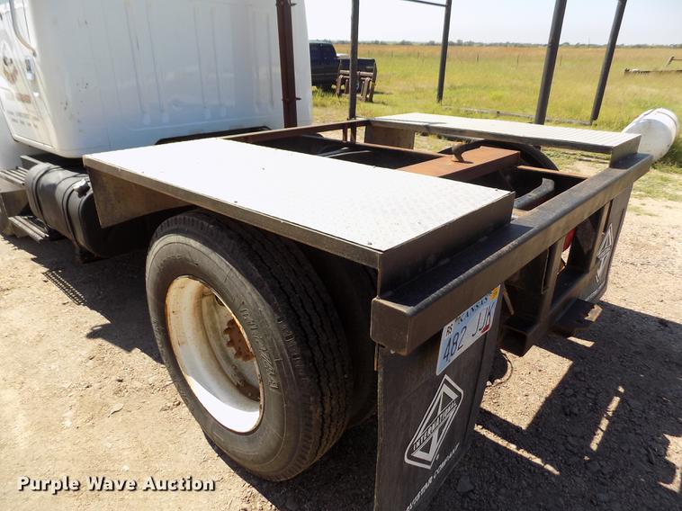 image for item DB9113 1999 International 4700 truck cab and chassis