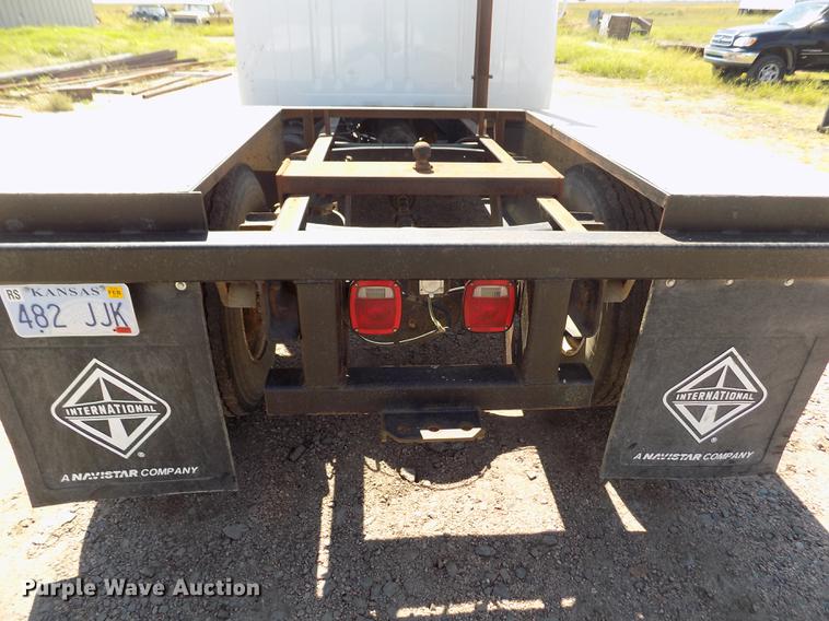 image for item DB9113 1999 International 4700 truck cab and chassis