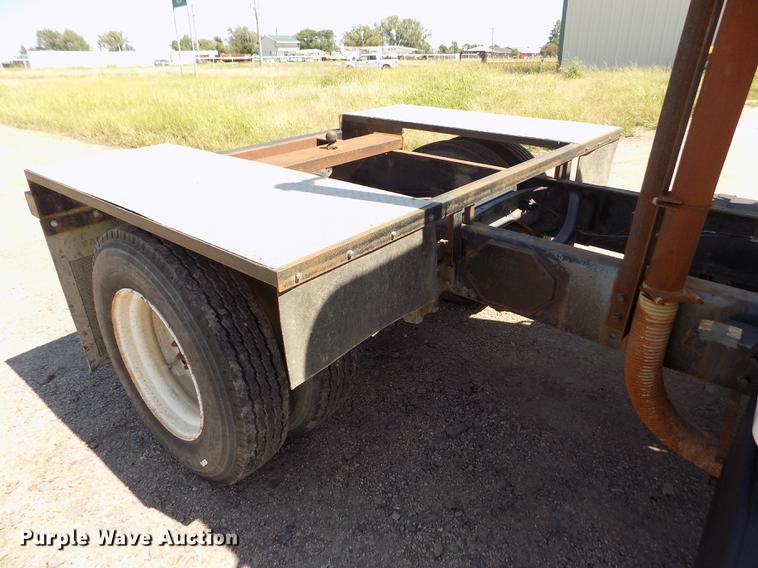 image for item DB9113 1999 International 4700 truck cab and chassis