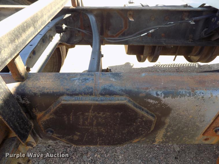 image for item DB9113 1999 International 4700 truck cab and chassis