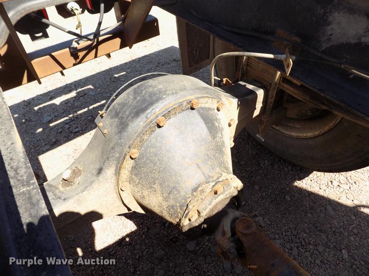 image for item DB9113 1999 International 4700 truck cab and chassis