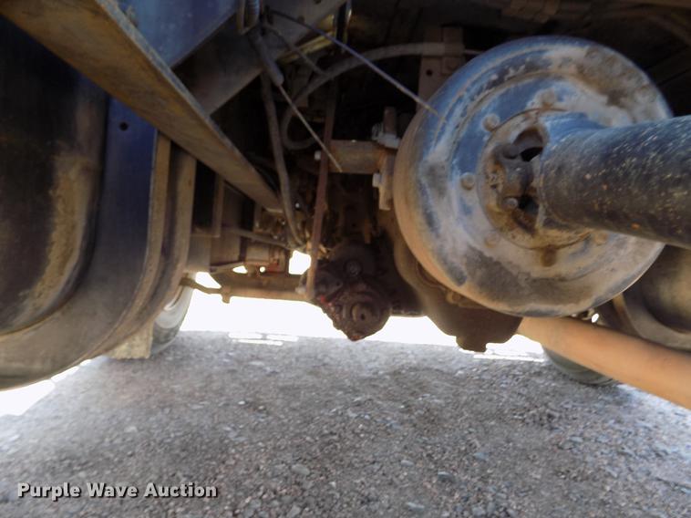 image for item DB9113 1999 International 4700 truck cab and chassis