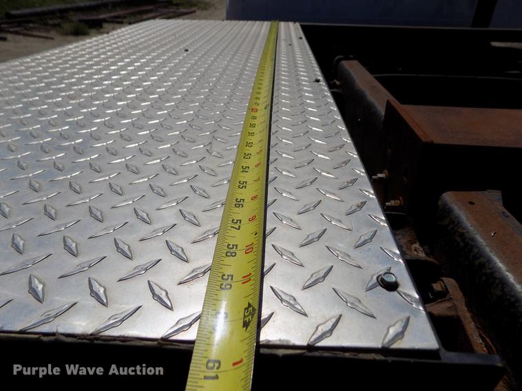 image for item DB9113 1999 International 4700 truck cab and chassis