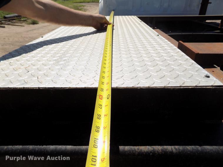 image for item DB9113 1999 International 4700 truck cab and chassis