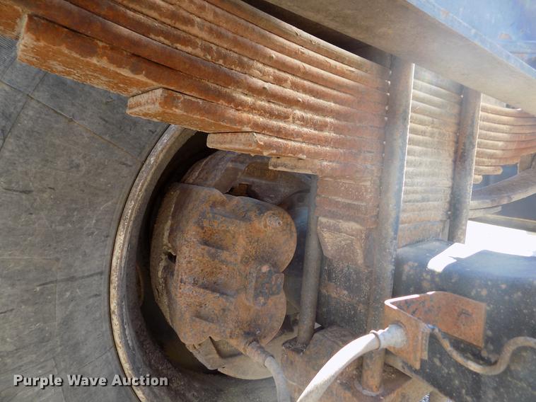 image for item DB9113 1999 International 4700 truck cab and chassis