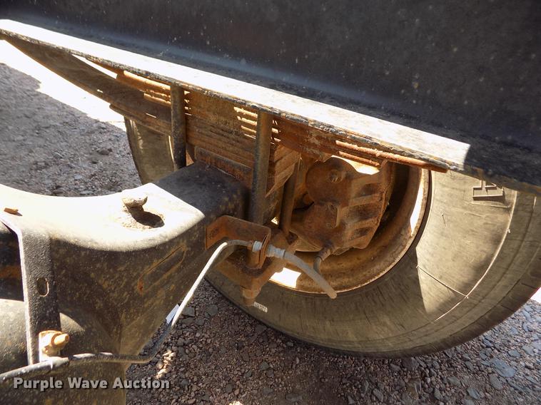 image for item DB9113 1999 International 4700 truck cab and chassis