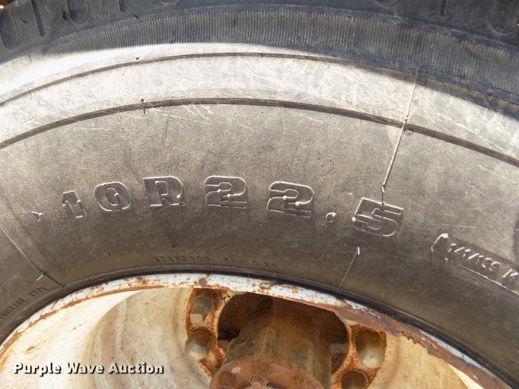 image for item DB9113 1999 International 4700 truck cab and chassis