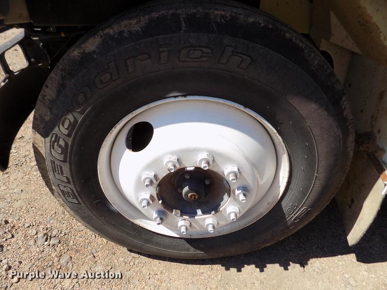 image for item DB9113 1999 International 4700 truck cab and chassis