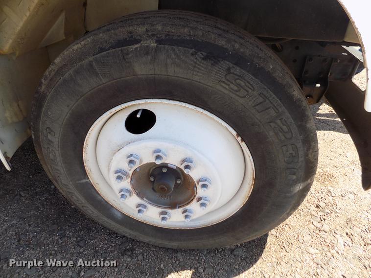 image for item DB9113 1999 International 4700 truck cab and chassis