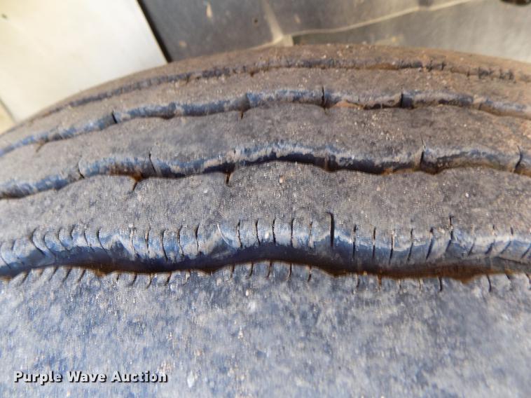 image for item DB9113 1999 International 4700 truck cab and chassis