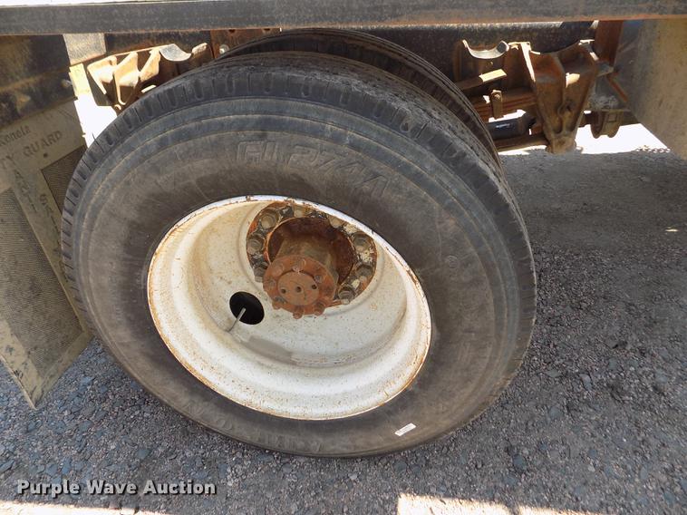 image for item DB9113 1999 International 4700 truck cab and chassis