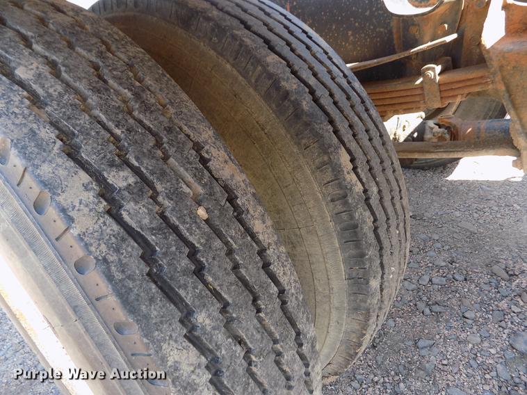 image for item DB9113 1999 International 4700 truck cab and chassis