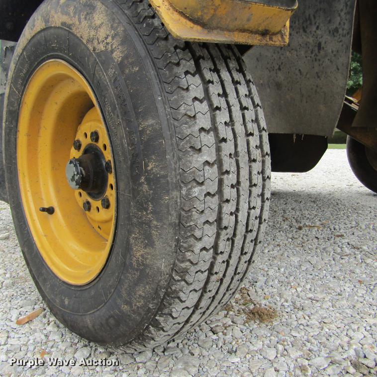 image for item DD2672 1991 Vermeer 665B stump grinder