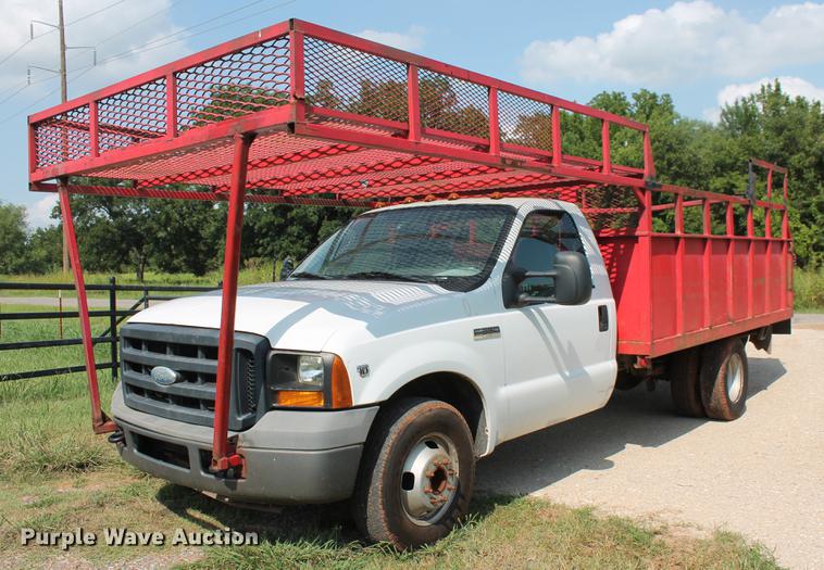 image for item DD5303 2006 Ford F350 Super Duty XL flatbed pickup truck