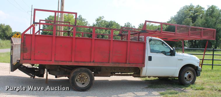image for item DD5303 2006 Ford F350 Super Duty XL flatbed pickup truck
