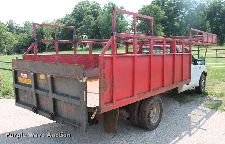 image for item DD5303 2006 Ford F350 Super Duty XL flatbed pickup truck