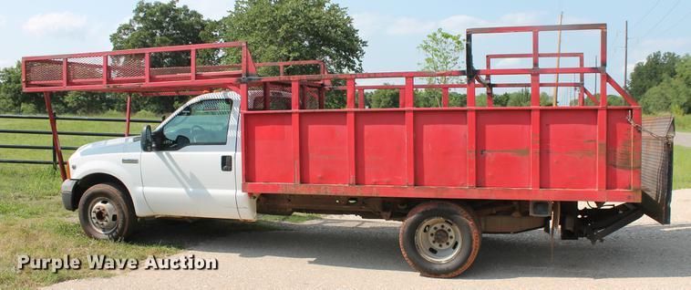 image for item DD5303 2006 Ford F350 Super Duty XL flatbed pickup truck