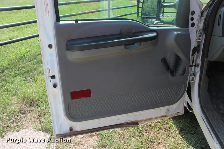 image for item DD5303 2006 Ford F350 Super Duty XL flatbed pickup truck