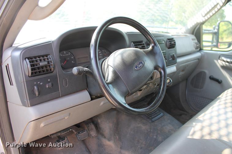 image for item DD5303 2006 Ford F350 Super Duty XL flatbed pickup truck