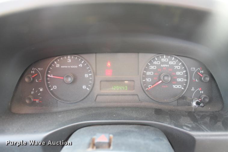 image for item DD5303 2006 Ford F350 Super Duty XL flatbed pickup truck