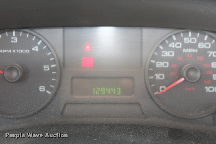 image for item DD5303 2006 Ford F350 Super Duty XL flatbed pickup truck