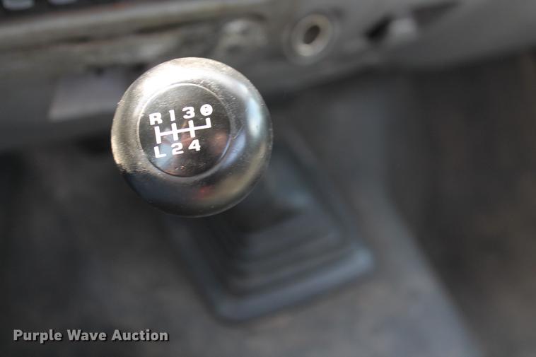 image for item DD5303 2006 Ford F350 Super Duty XL flatbed pickup truck