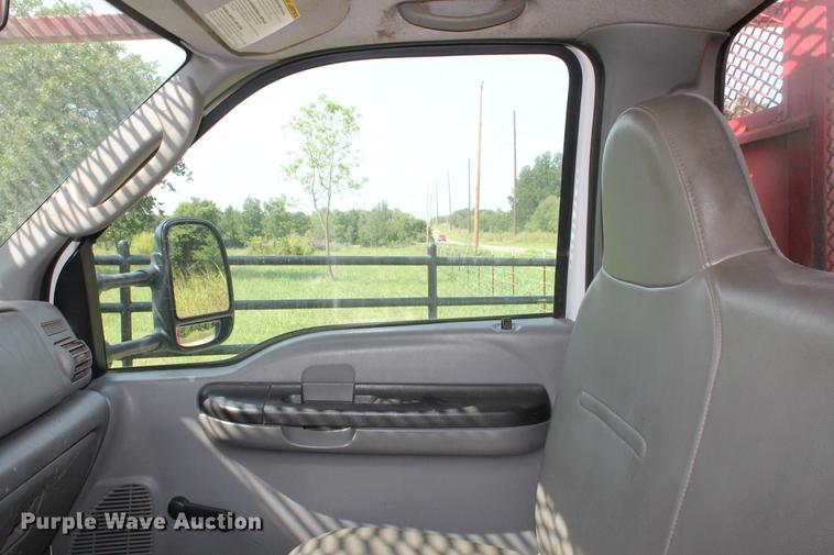 image for item DD5303 2006 Ford F350 Super Duty XL flatbed pickup truck