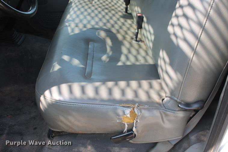 image for item DD5303 2006 Ford F350 Super Duty XL flatbed pickup truck