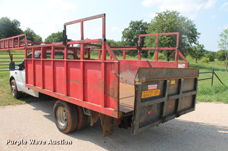 image for item DD5303 2006 Ford F350 Super Duty XL flatbed pickup truck