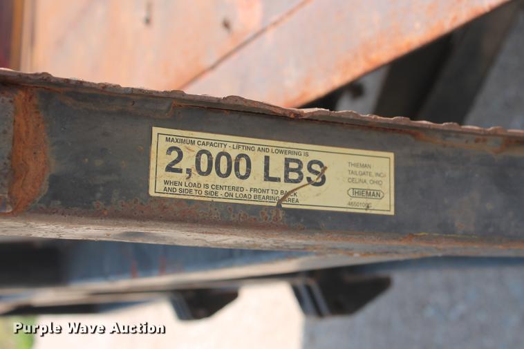 image for item DD5303 2006 Ford F350 Super Duty XL flatbed pickup truck