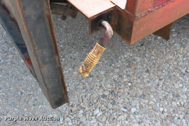 image for item DD5303 2006 Ford F350 Super Duty XL flatbed pickup truck