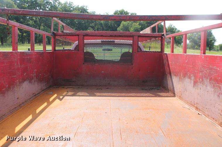 image for item DD5303 2006 Ford F350 Super Duty XL flatbed pickup truck