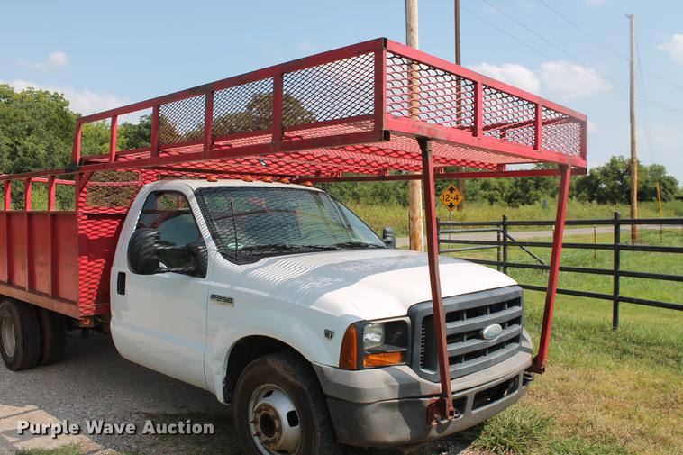image for item DD5303 2006 Ford F350 Super Duty XL flatbed pickup truck