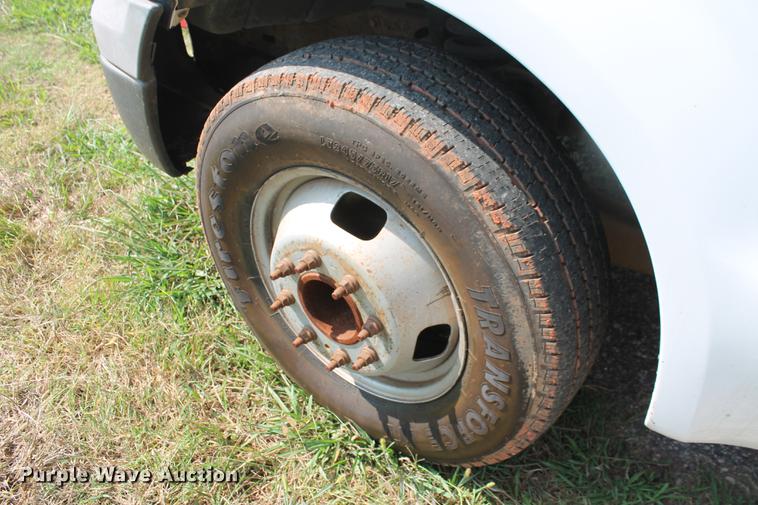 image for item DD5303 2006 Ford F350 Super Duty XL flatbed pickup truck