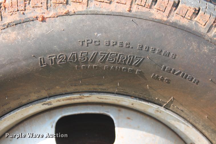 image for item DD5303 2006 Ford F350 Super Duty XL flatbed pickup truck