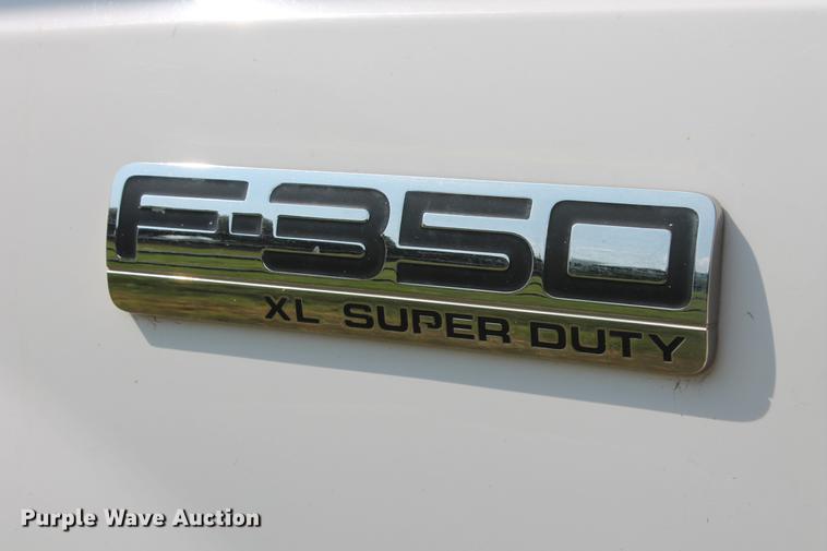 image for item DD5303 2006 Ford F350 Super Duty XL flatbed pickup truck