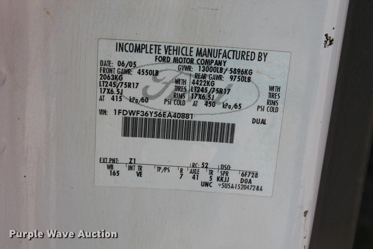 image for item DD5303 2006 Ford F350 Super Duty XL flatbed pickup truck