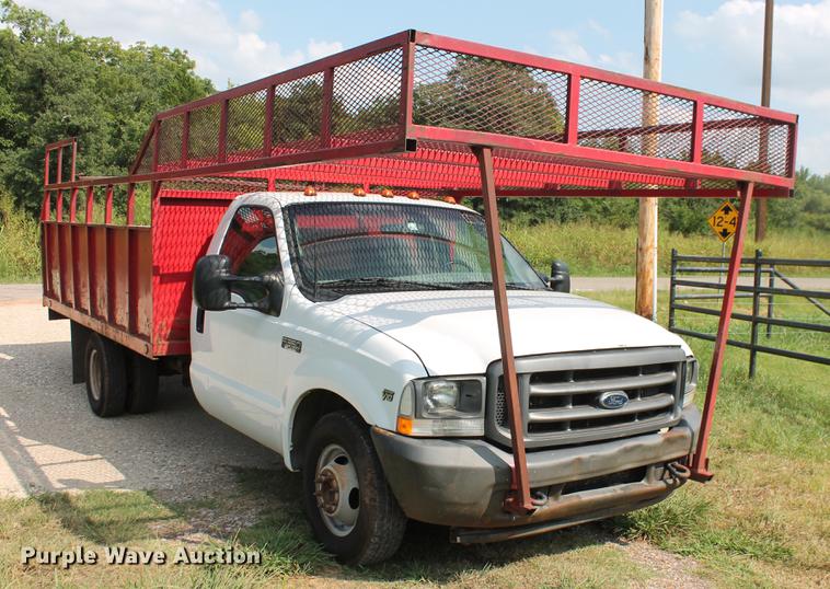 image for item DD5304 2002 Ford F350 Super Duty XL flatbed pickup truck