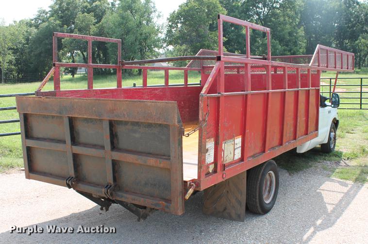 image for item DD5304 2002 Ford F350 Super Duty XL flatbed pickup truck