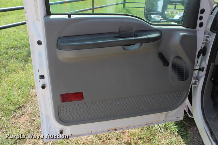 image for item DD5304 2002 Ford F350 Super Duty XL flatbed pickup truck