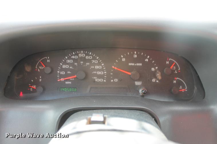 image for item DD5304 2002 Ford F350 Super Duty XL flatbed pickup truck